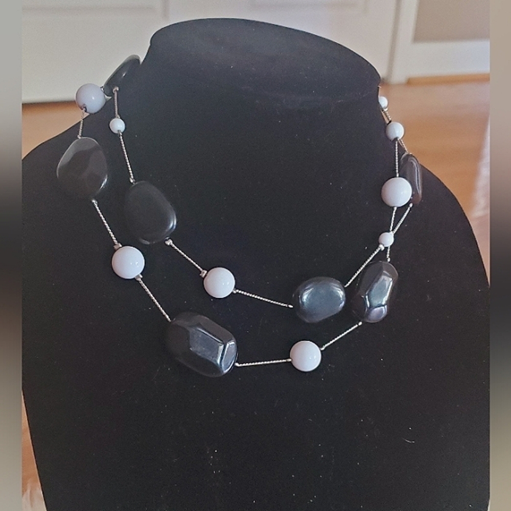 Lucite Beaded Necklace.🌴